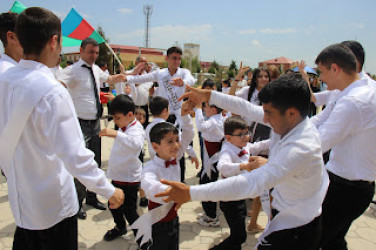 Xocalı rayonunun 12 tam orta məktəbində 142 məzun üçün "Son zəng" çalındı