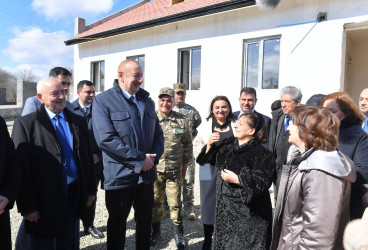 Prezident İlham Əliyev Xocalıda Soyqırımı Memorialının təməlini qoyub və rayon ictimaiyyətinin nümayəndələri ilə görüşüb