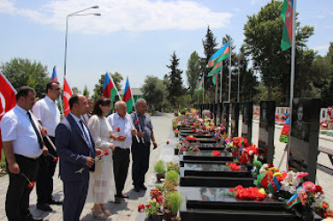 Şəhidlərimizin məzarları ziyarət edildi, aiələri ilə görüş keçirildi