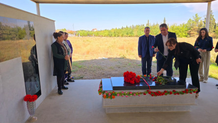 Konstitusiya və Suverenlik İli çərçivəsində Xocalı Rayon İcra Hakimiyyətinin nümayəndələri şəhid məzarlarını ziyarət etdilər