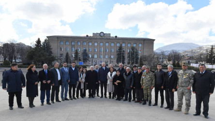 Prezident İlham Əliyev Xocalıda Soyqırımı Memorialının təməlini qoyub və rayon ictimaiyyətinin nümayəndələri ilə görüşüb