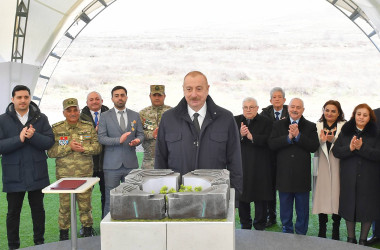 Prezident İlham Əliyev Xocalıda Soyqırımı Memorialının təməlini qoyub və rayon ictimaiyyətinin nümayəndələri ilə görüşüb